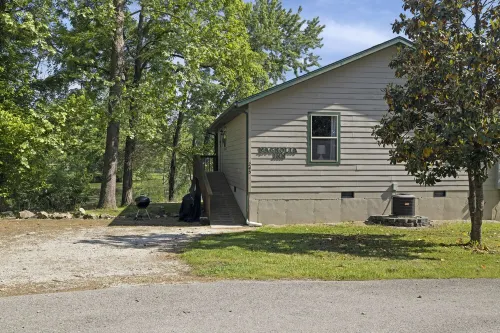 Private Hot Tub!  Kayaks. Serene Lakefront. Pool.