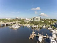 Luxury 2 story condo with 2 bedrooms and 2 balconies in tranquil Melbourne