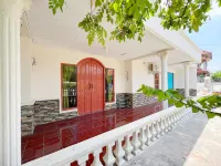 Bohaus - 4BR house in Semarang Hotel di Pedurungan
