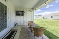 Modern & Cozy ☀ Close to Beach ☀ 4 Bedrooms ☀ 2 Full Baths Hotels in Foley