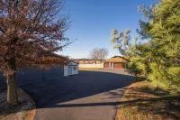 Cozy Country Retreat Modern! New