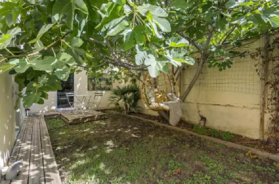 9 bedroom house with garden 10min from the heart of Lyon Hotels near Claude Bernard University Lyon 1