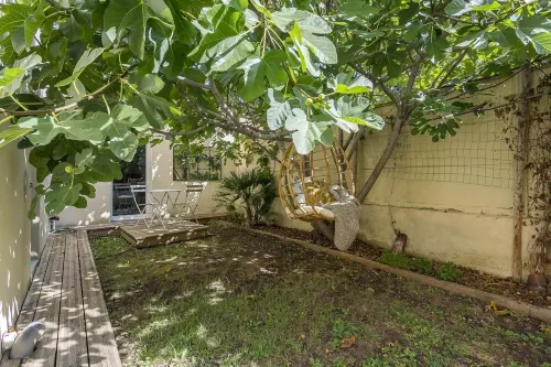 9 bedroom house with garden 10min from the heart of Lyon