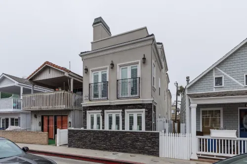 Ocean view townhouse with private rooftop deck!