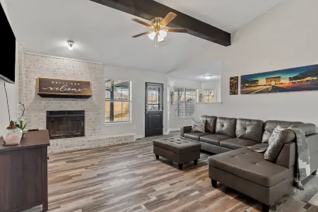 The Sweet Oasis with an outdoor jacuzzi