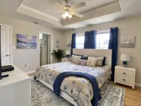 Spacious Seaside Townhome - Walk to the beach!