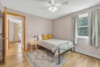 Comfortable 3 bedroom home between Ellsworth and Blue Hill
