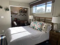 Oceanview Penthouse, Stylish & Walking to Beach