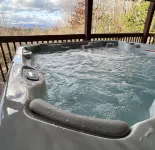 Breathtaking Mountain Views minutes from Brevard w/ new Artesian Hot Tub