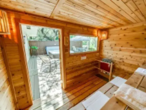 Under the Oaks, a charming, romantic retreat with hot tub and sauna Hoteles en Universal City