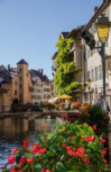 In the heart of the old town, quiet loft with pretty sunny terrace