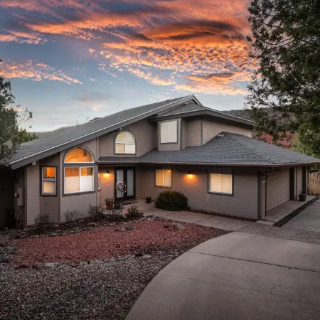 *Spacious & Beautiful*Double Decks in Chapel Area with Mountain views