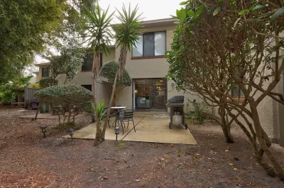 Beautiful 3 Bedroom Villa, a quick walk to the ocean!  Quiet and roomy!