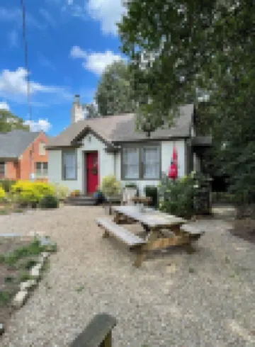 Classic City Cottage: Walk to 5 Points/UGA/Stadium - Kitchenette