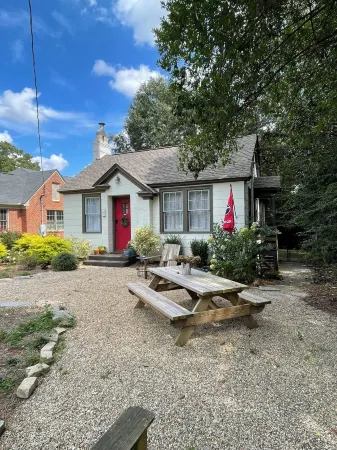 Classic City Cottage: Walk to 5 Points/UGA/Stadium