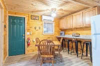Woodlands Lodge-Charming 3-bedroom cabin in phenomenal Lake George