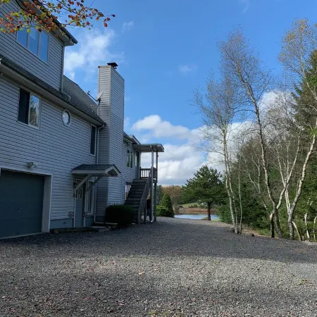 4BR Lakefront, Family friendly, Private Beach near Camelback Kalahari Golf Parks