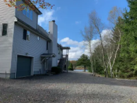 4BR Lakefront, Family friendly, Private Beach near Camelback Kalahari Golf Parks