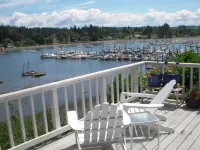 Waterfront Beachhouse: Best Harbor Location and View