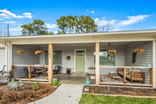 Downtown, museums, MTB, & more! 4BR/3.5BT, pickleball, basketball, & game room!