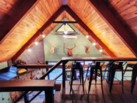 Secluded Pocono lodge, perfect for a weekend getaway with friends or family