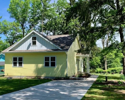 Sunflower House on Lake Wissota Hotels in Anson