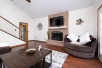 Spacious Welcoming Oasis With Gameroom