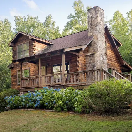 Shenandoah Log Cabin *Hot Tub Indoor Fireplace*