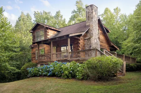 Shenandoah Log Cabin *Hot Tub Indoor Fireplace*