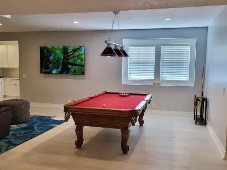 Spacious 5-BR Home. Pool Table, Air Hockey, TVs in Every Room, & Outdoor Dining