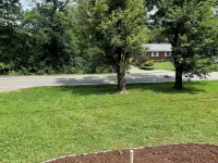 Cozy 1-bedroom house in charming Marion NC with WiFi, AC, and a covered porch Hotels in Marion