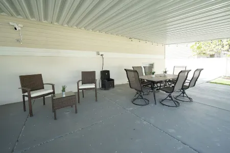 Lux 5bd King w/Theater+Office