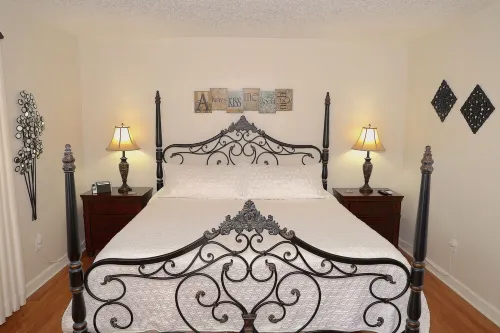 Waterfront Home, Large Heated Pool, 5 min. from the beach, family friendly Các khách sạn ở Bãi biển Pompano