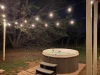 Magnolia Farmhouse at Lost Creek/Hot Tub🍷/Close to Downtown!