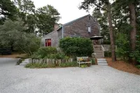 Classic Cape: Huge Yard, Walk to Beaches, Brewster Flats, Restaurants & Bars
