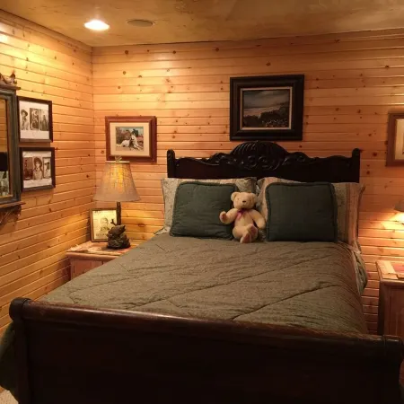 Home for 22, Ski Shuttle, Hot Tub, Pool, Dog OK Tennis/Pickleball/Pool Table