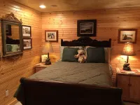 Home for 22, Ski Shuttle, Hot Tub, Pool, Dog OK Tennis/Pickleball/Pool Table