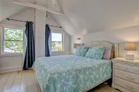 WATERFRONT, gorgeous, PVT DOCK, relax, DOWNTOWN, fish, RETREAT