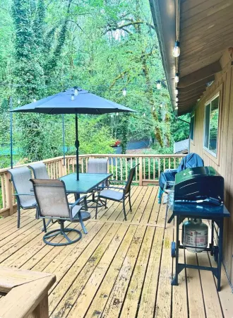 Spacious Chalet Mountain Retreat in Mt. Hood Village