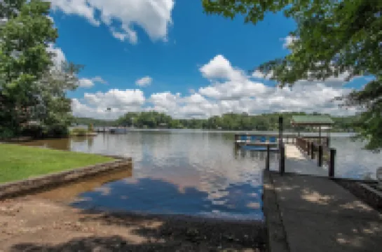 Private Boat Ramp, Dock, Pet Friendly, Screen Porch, Firepit, Fish, Kayak, Relax