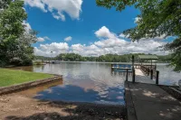 Private Boat Ramp, Dock, Pet Friendly, Screen Porch, Firepit, Fish, Kayak, Relax