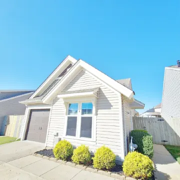 1 King Bed + 1 Queen Bed + 2 Full Bathrooms Kitchen + Laundry Room + Patio