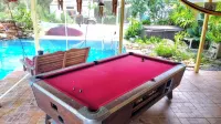 Spacious 5-bedroom Estate Home with a country club back porch pool & waterfall