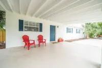 Private Oasis🌴 Heated Pool•Near Beach•Pet Friendly