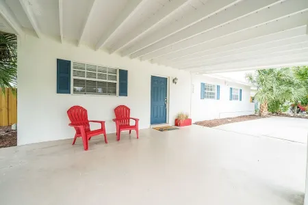 Private Oasis🌴 Heated Pool•Near Beach•Pet Friendly