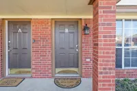 Cozy 2-bedroom Townhome in Lovely Killeen with AC, WiFi, Parking