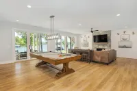 Brand New 6Br/6BA Luxury Home, 20 Min to Clemson. Flat Lot/Firepit/Pool Table!