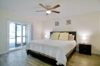Florida Oasis *Gorgeous Heated Pool Home* Hotels near Cumberland Farms