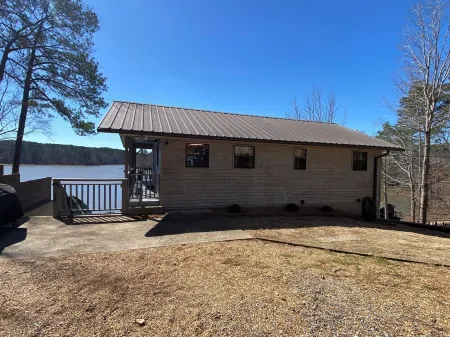 Gorgeous views, deep water, in peaceful /no-wake cove! FIRE PIT!
