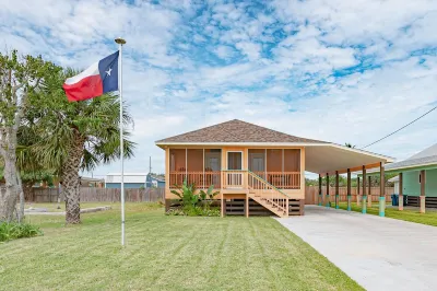 Cozy Bay House with Screened Front Porch/Covered Parking/Walking Distance to Bay Hotels near Texas Maritime Museum